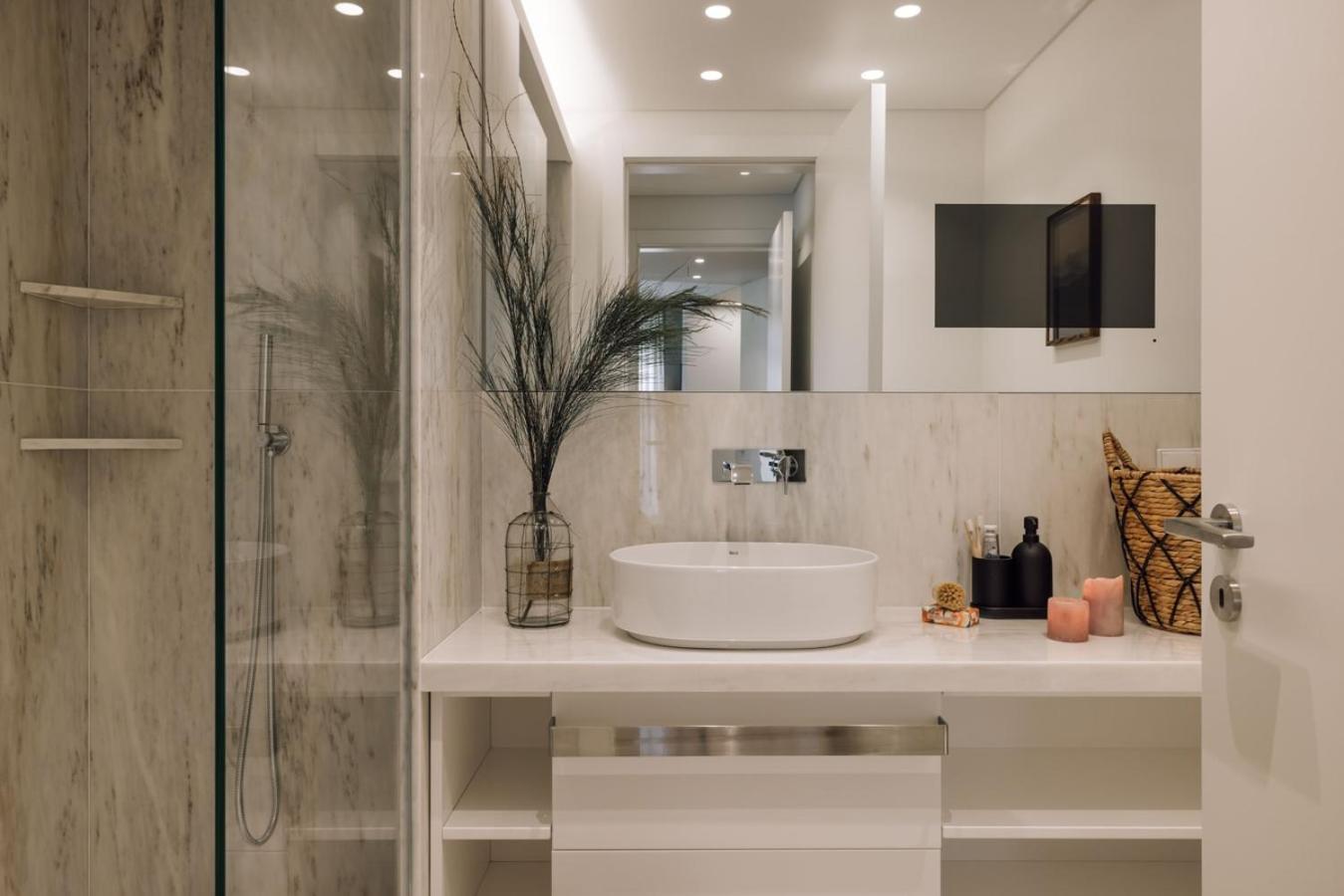 Apartment Asta - 2 Bedrooms In Santo Antonio Lisbon